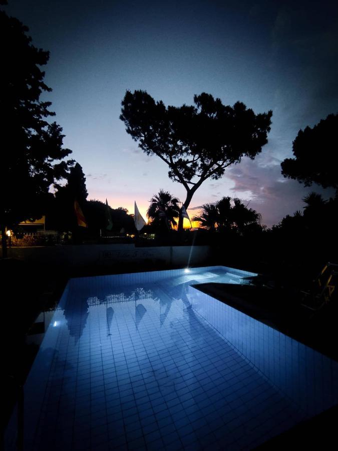 Villa Cinque Pini Казамиччола-Терме Экстерьер фото